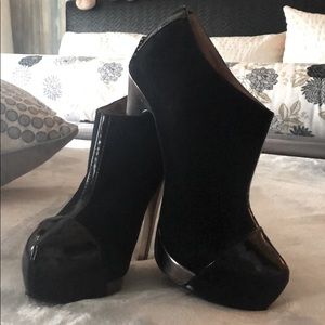 Black suede/ faux leather toe booties